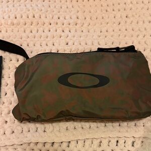 Oakley Green and Brown Toiletry Bag